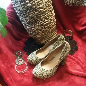 Gianni Bini Taupe/ Leopard Shoes